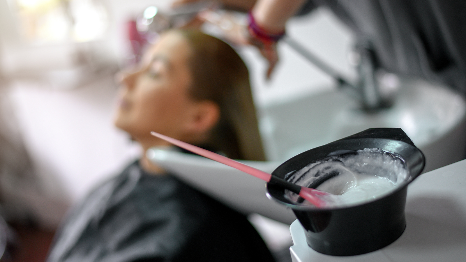 person at salon getting hair dyed with PPD: major allergen in hair dye